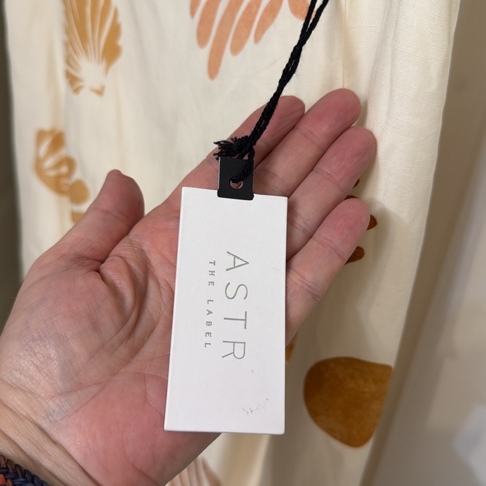 🍓🆕ASTR 
Elegant Cream and Brown Patterned Dress🆕🍓 - Picture 16 of 17